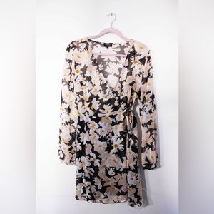 Floral dress.🌸💐🌺  brand new never used this dress before.